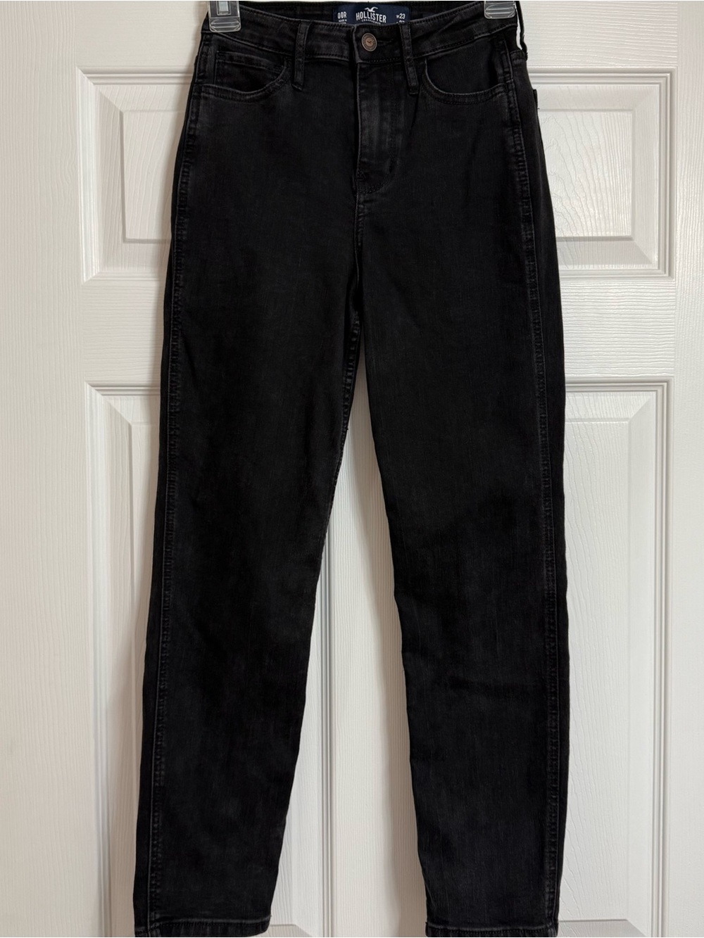 Hollister Women’s High-Rise Black Mom Jeans